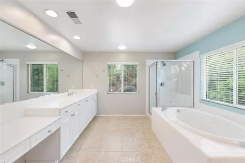Bath - 45000 Vine Clf, Temecula, CA 92592 photo 4 of 4