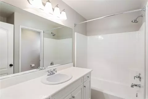 Bath - 45000 Vine Clf, Temecula, CA 92592 photo 2 of 4
