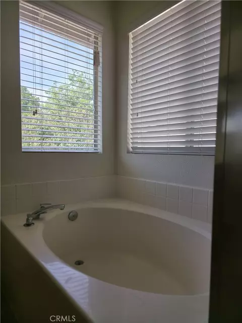 Bath - 1379 Withorn Ct, Riverside, CA 92507 photo 3 of 5
