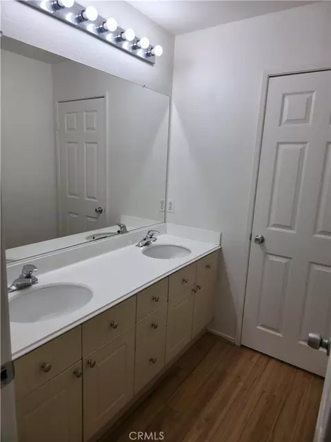 Bath - 1379 Withorn Ct, Riverside, CA 92507 photo 4 of 5
