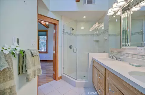 Bath - 24782 Altdorf, Crestline, CA 92325 photo 3 of 5