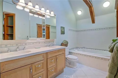 Bath - 24782 Altdorf, Crestline, CA 92325 photo 2 of 6