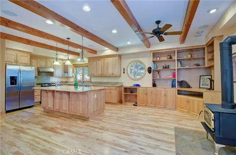 Kitchen - 24782 Altdorf, Crestline, CA 92325 photo 3 of 3