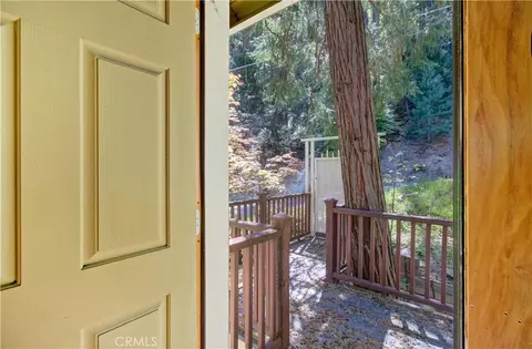 Entry Way - 24782 Altdorf, Crestline, CA 92325 photo 4 of 5