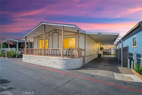 205 Duchess Ln, Santa Ana, CA 92704