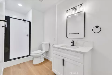 Bath - 625 Orizaba, Long Beach, CA 90814 photo 2 of 5