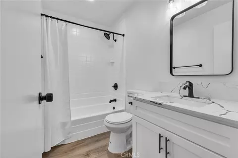 Bath - 625 Orizaba, Long Beach, CA 90814 photo 4 of 5