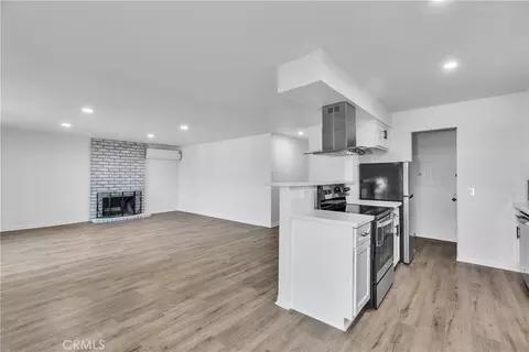 Living - 625 Orizaba, Long Beach, CA 90814 photo 5 of 11