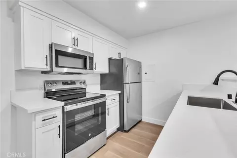 Kitchen - 625 Orizaba, Long Beach, CA 90814 photo 6 of 7