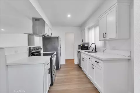 Kitchen - 625 Orizaba, Long Beach, CA 90814 photo 3 of 7