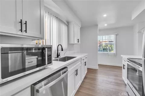 Kitchen - 625 Orizaba, Long Beach, CA 90814 photo 4 of 7