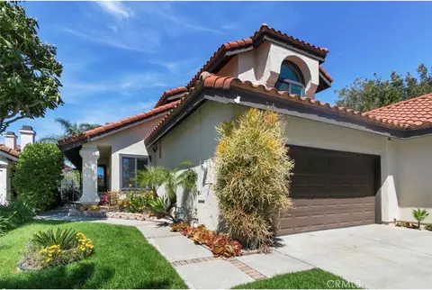 6250 E Quartz Ln, Anaheim, CA 92807