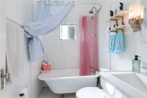 Bath - 1738 E 4th St #15, Long Beach, CA 90802 photo 1 of 2