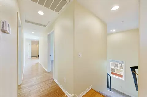 Entry Way - 1050 E 5th, Long Beach, CA 90802 photo 3 of 4