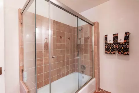 Bath - 1615 Halsey St, Redlands, CA 92373 photo 7 of 10
