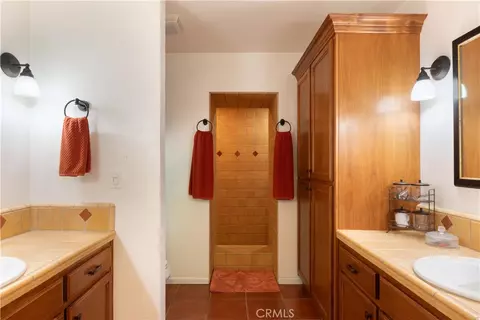 Bath - 1615 Halsey St, Redlands, CA 92373 photo 1 of 10