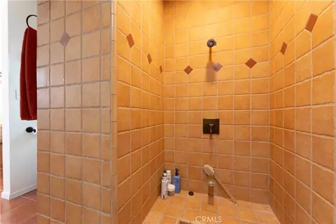 Bath - 1615 Halsey St, Redlands, CA 92373 photo 4 of 10