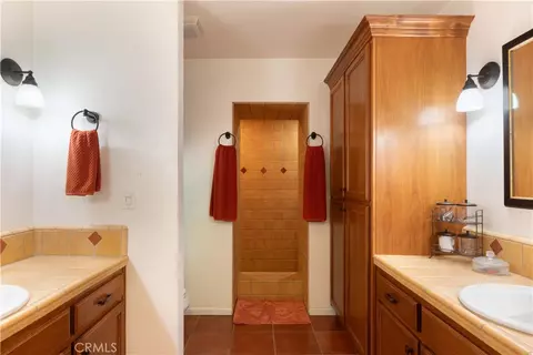 Bath - 1615 Halsey St, Redlands, CA 92373 photo 1 of 10