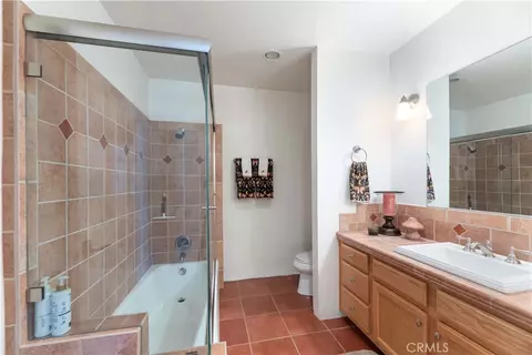Bath - 1615 Halsey St, Redlands, CA 92373 photo 5 of 10