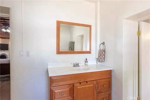 Bath - 1615 Halsey St, Redlands, CA 92373 photo 9 of 10