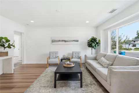 Living - 6926 E Peabody, Long Beach, CA 90808 photo 1 of 3