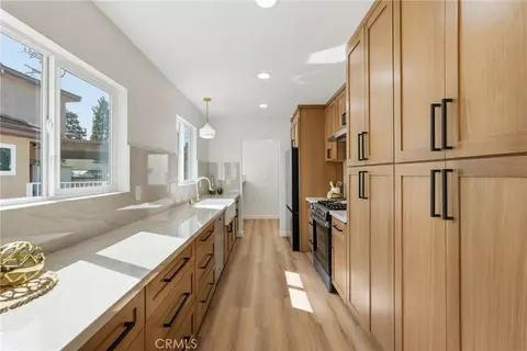 Entry Way - 6926 E Peabody, Long Beach, CA 90808 photo 2 of 4