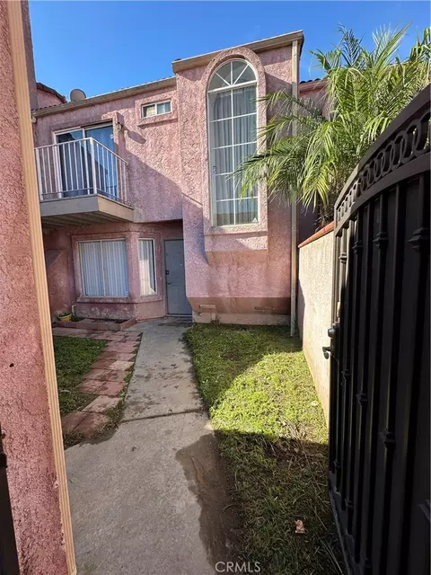 165 Racquet Club Dr, Compton, CA 90220