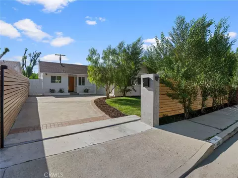 5141 Don Pio Dr, Woodland Hills, CA 91364