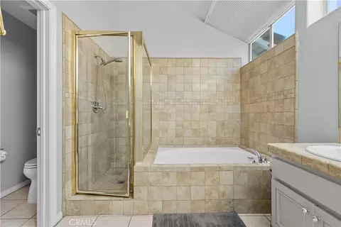 Bath - 6807 E Pinnacle Pointe, Orange, CA 92869 photo 2 of 2