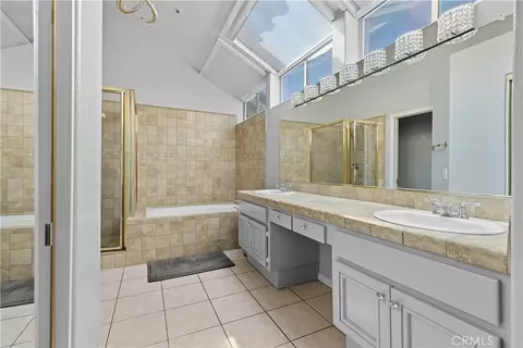 Bath - 6807 E Pinnacle Pointe, Orange, CA 92869 photo 1 of 2