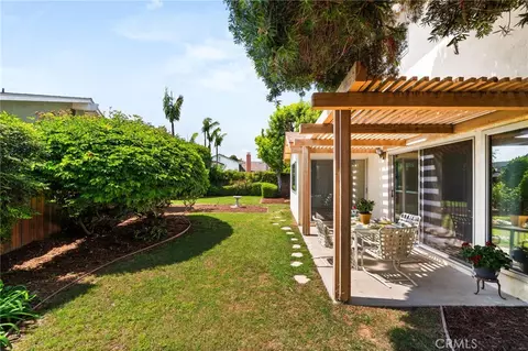 Exterior - 7970 E Ring St, Long Beach, CA 90808 photo 2 of 7