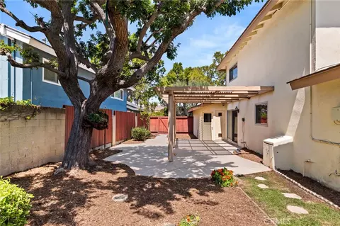 Exterior - 7970 E Ring St, Long Beach, CA 90808 photo 5 of 7