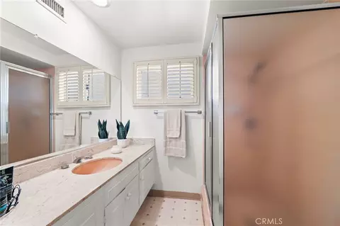 Bath - 7970 E Ring St, Long Beach, CA 90808 photo 3 of 3