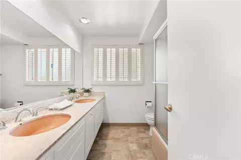 Bath - 7970 E Ring St, Long Beach, CA 90808 photo 2 of 3