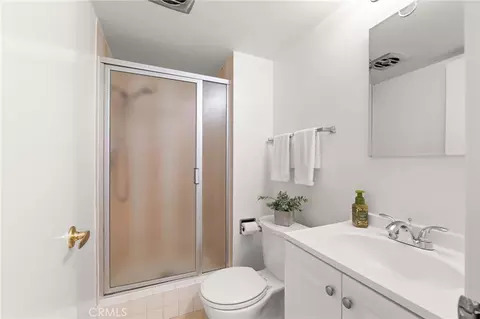 Bath - 7970 E Ring St, Long Beach, CA 90808 photo 1 of 3