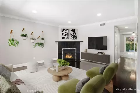 809 N Spurgeon St #5, Santa Ana, CA 92701
