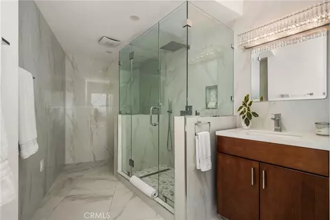 Bath - 700 E Ocean #1606, Long Beach, CA 90802 photo 2 of 2