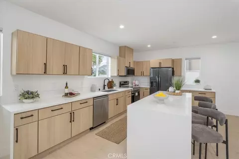 Kitchen - 16619 Lake Ave, Paramount, CA 90723 photo 2 of 6