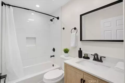 Bath - 16619 Lake Ave, Paramount, CA 90723 photo 2 of 4