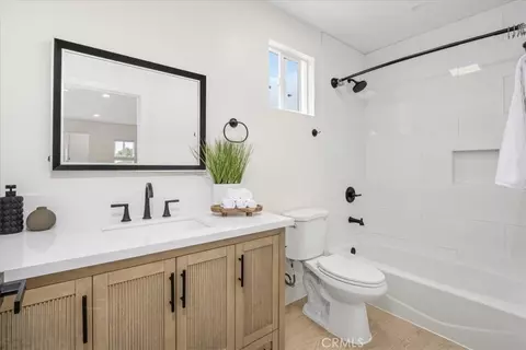 Bath - 16619 Lake Ave, Paramount, CA 90723 photo 5 of 5