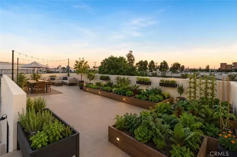 Exterior - 16619 Lake Ave, Paramount, CA 90723 photo 6 of 7