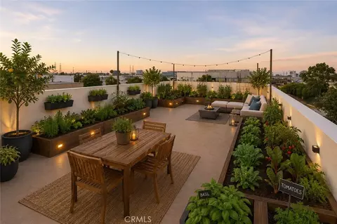 Exterior - 16619 Lake Ave, Paramount, CA 90723 photo 7 of 8