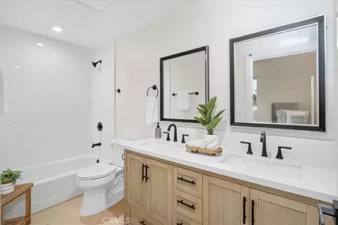 Bath - 16619 Lake Ave, Paramount, CA 90723 photo 3 of 4