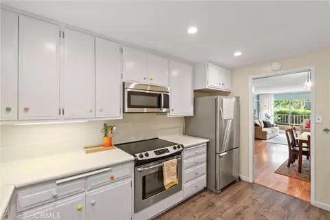 Kitchen - 401 W 5th St #1A, Long Beach, CA 90802 photo 3 of 3