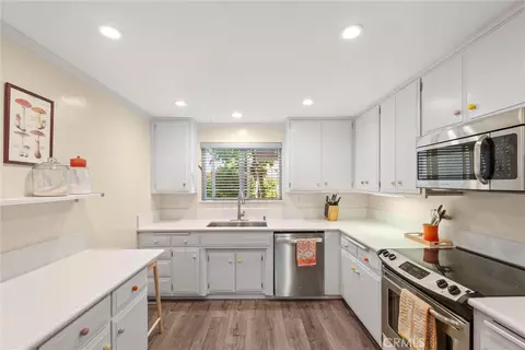 Kitchen - 401 W 5th St #1A, Long Beach, CA 90802 photo 1 of 3