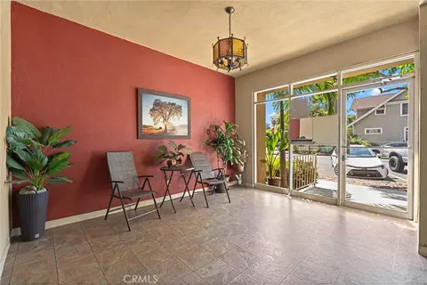 Entry Way - 401 W 5th St #1A, Long Beach, CA 90802 photo 2 of 2