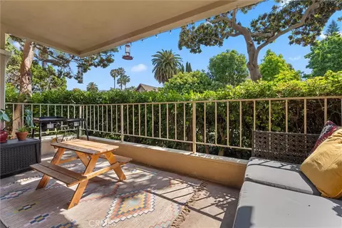 Exterior - 401 W 5th St #1A, Long Beach, CA 90802 photo 2 of 3