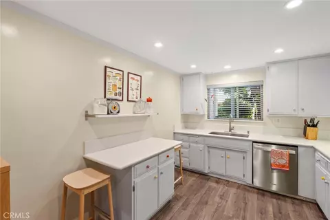 Kitchen - 401 W 5th St #1A, Long Beach, CA 90802 photo 2 of 3