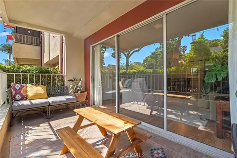 Exterior - 401 W 5th St #1A, Long Beach, CA 90802 photo 1 of 3