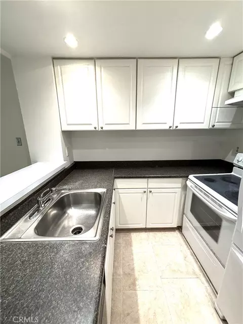 Kitchen - 7890 E Spg #4V, Long Beach, CA 90815 photo 2 of 4
